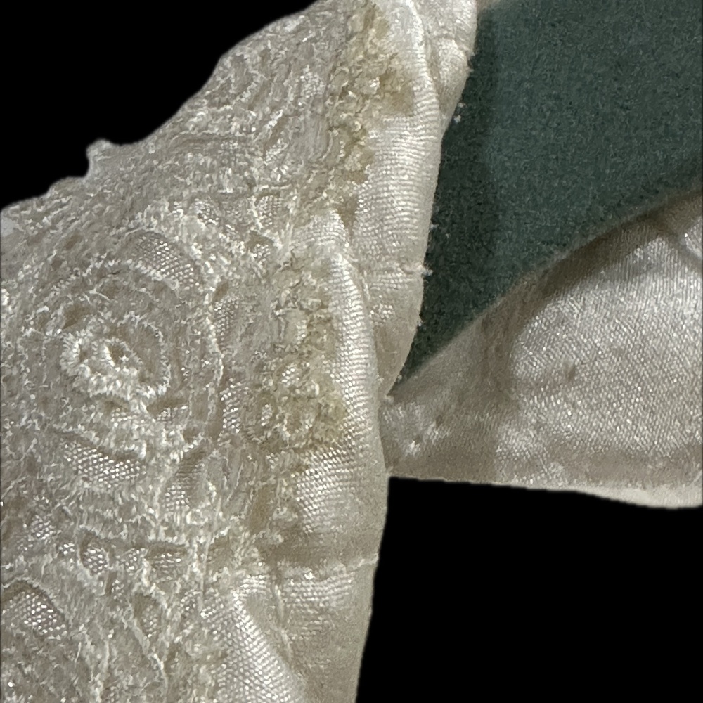 VINTAGE Christian Dior Ivory Women's Quilted Robe w Lace & Faux Pearl Buttons L - Picture 2 of 10
